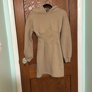 Cute hooded mini dress ( Windsor)